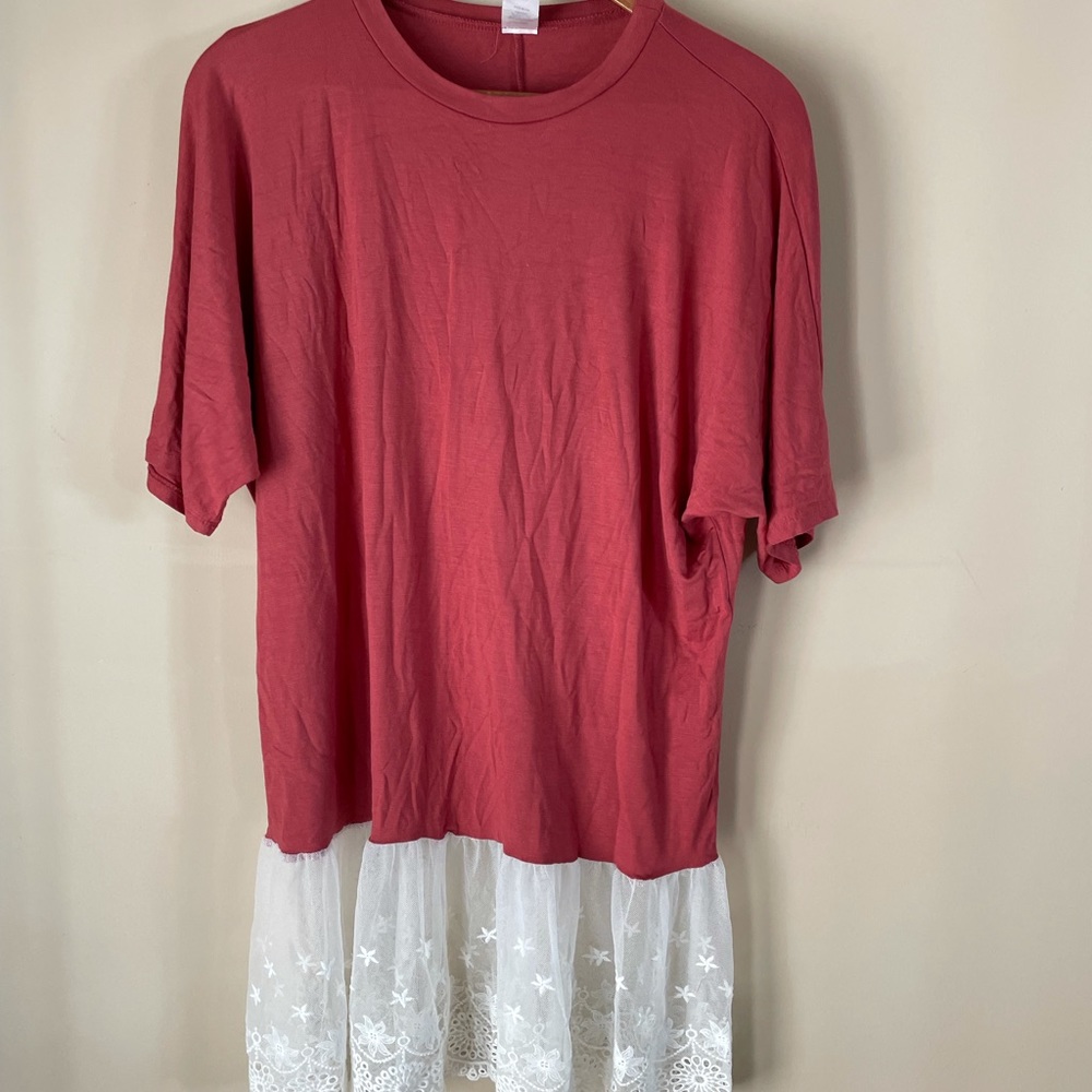 Evelie Short Sleeve Long Shirt with Lace Bottom Size Medium
